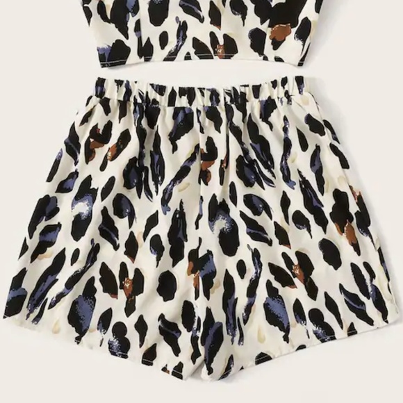 Leopard Print Twist Front Blouse With Shorts - Picture 5 of 8